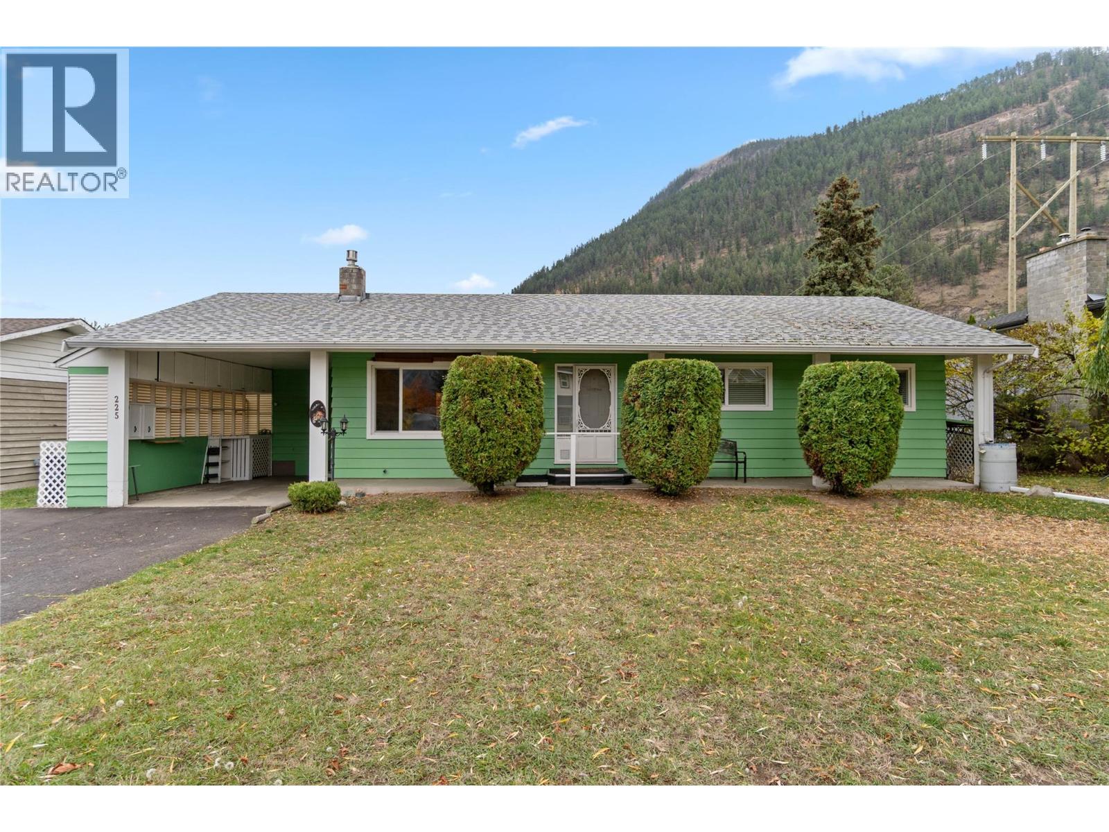 225 Lakeshore Drive