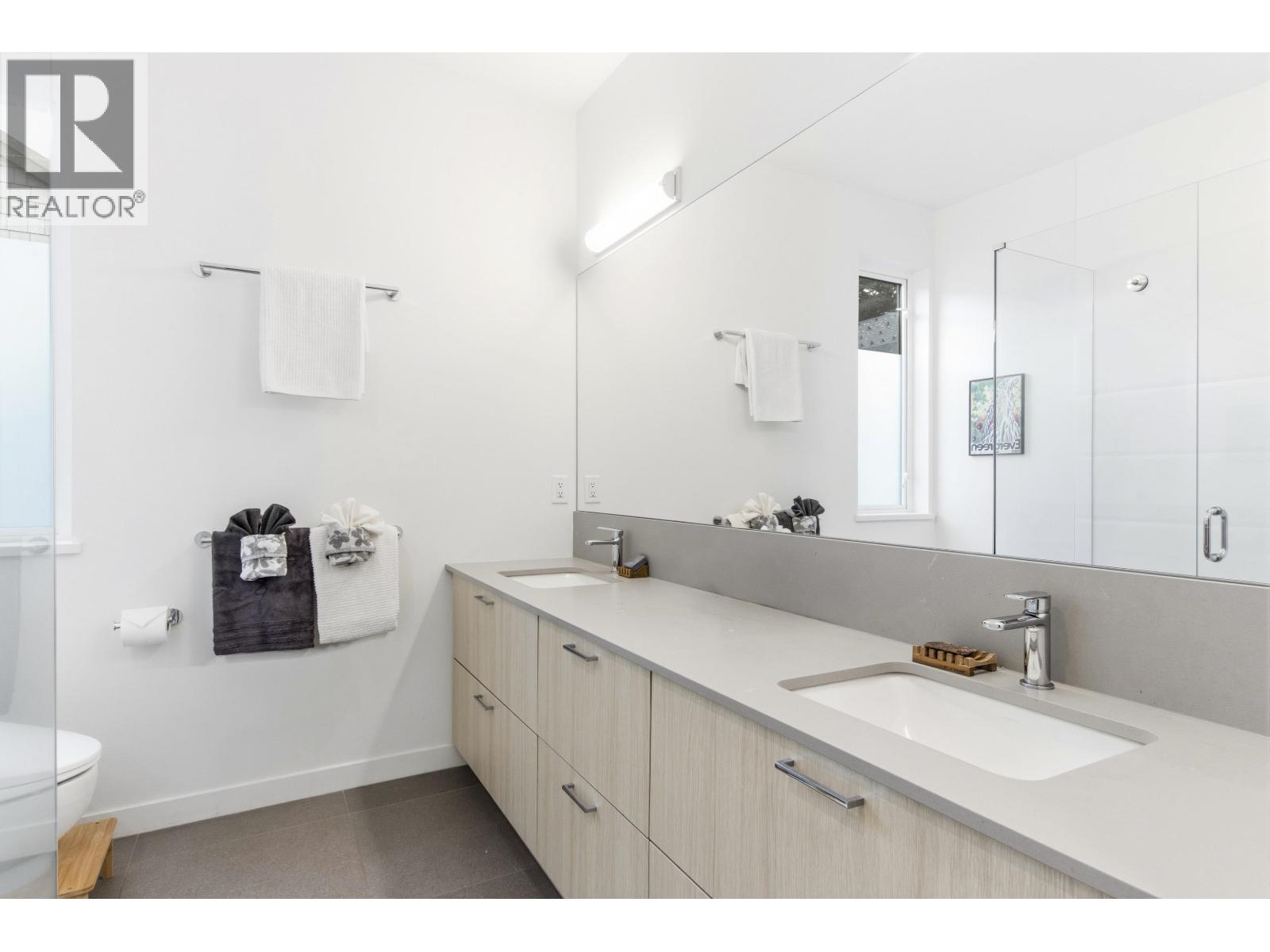 7 1089 WILSON CRESCENT