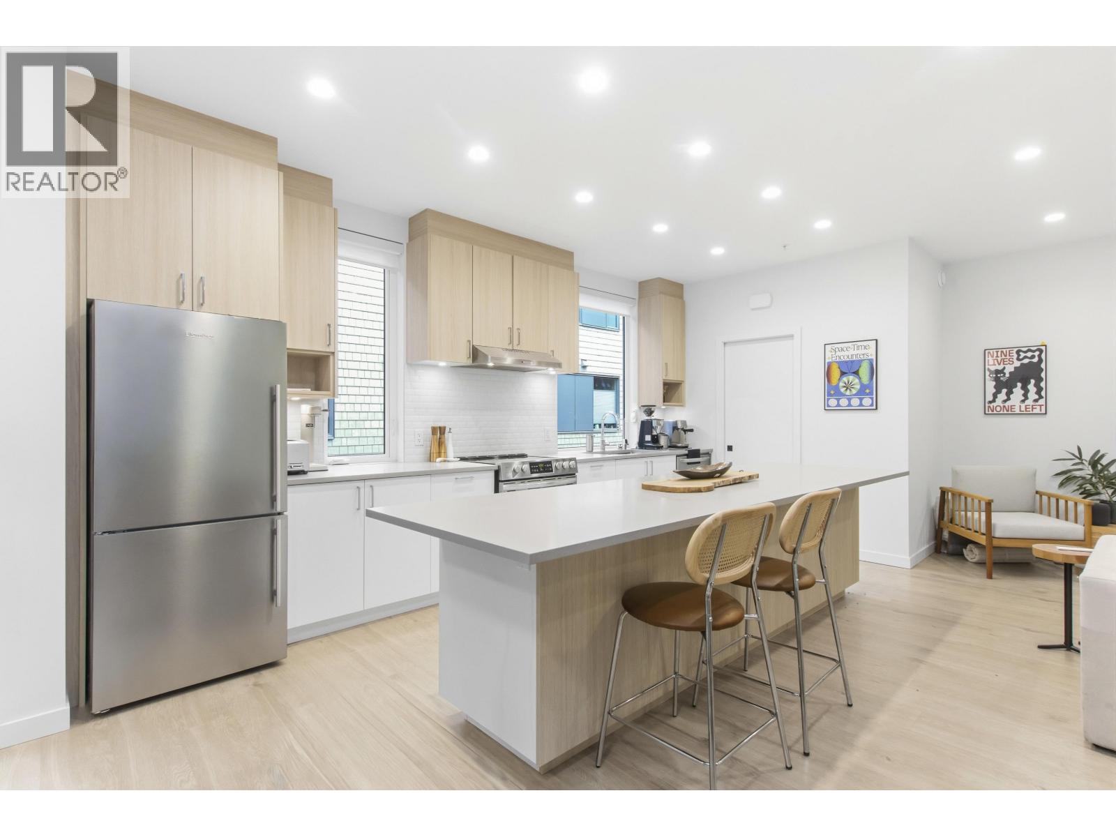 7 1089 WILSON CRESCENT