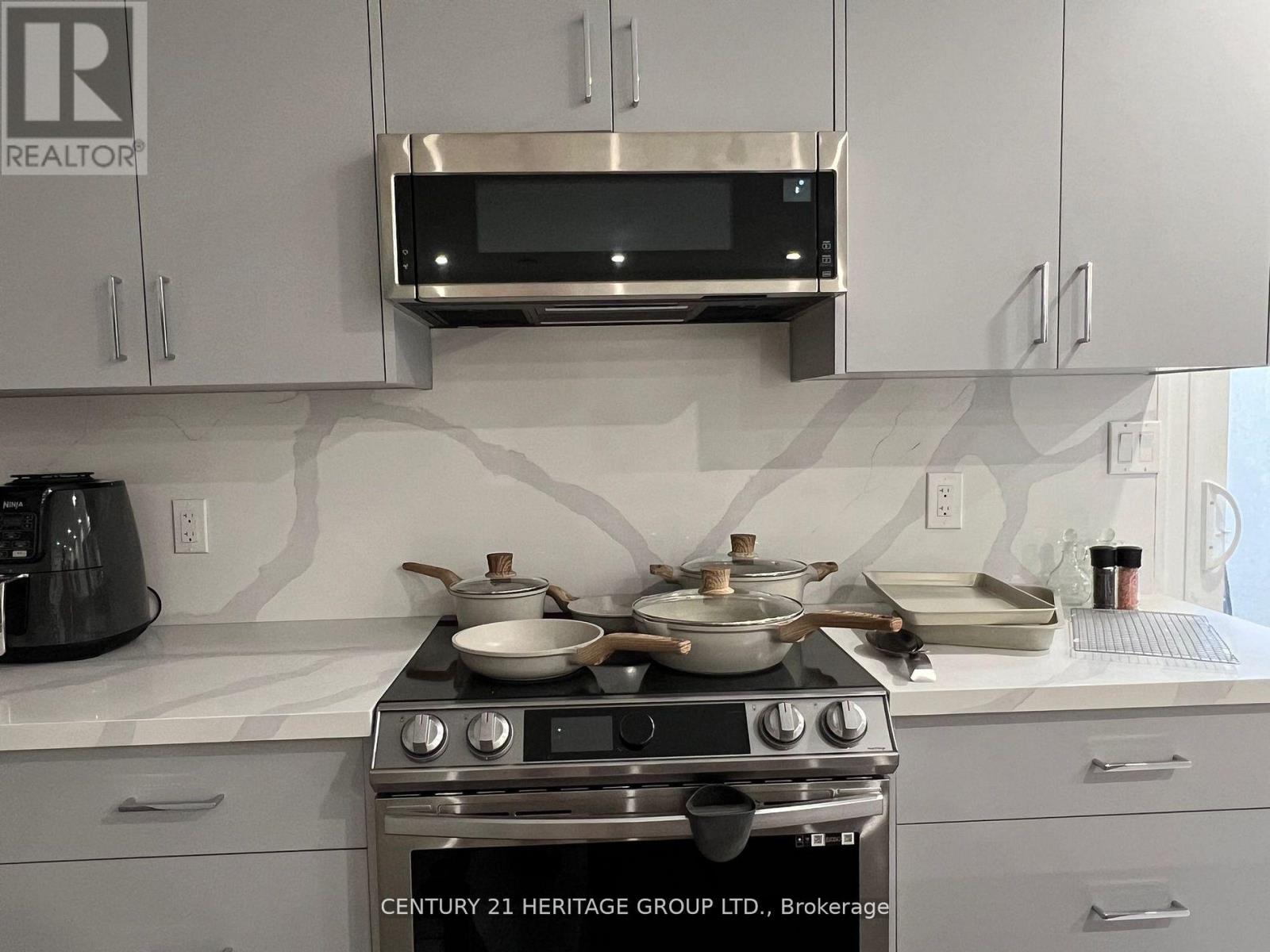 24 Deepglade Crescent, Toronto, Ontario  M2J 1B4 - Photo 2 - C14129716
