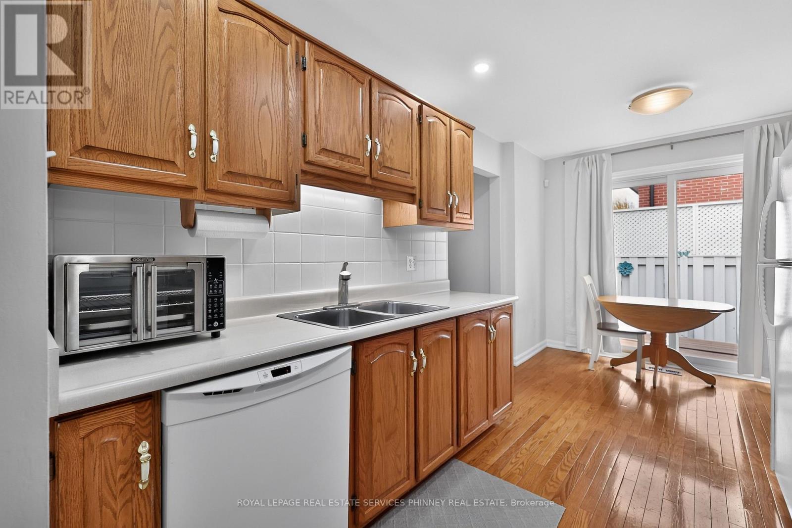 102 Applewood Crescent, Whitby, Ontario  L1N 2E7 - Photo 13 - E14129706