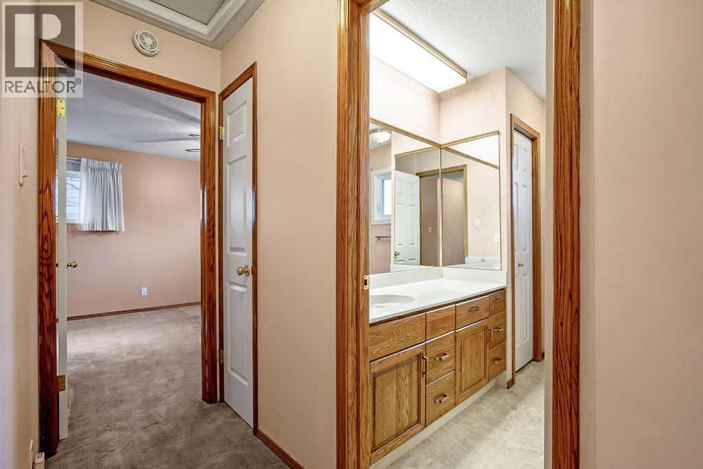 10711 Mapleglen Crescent SE