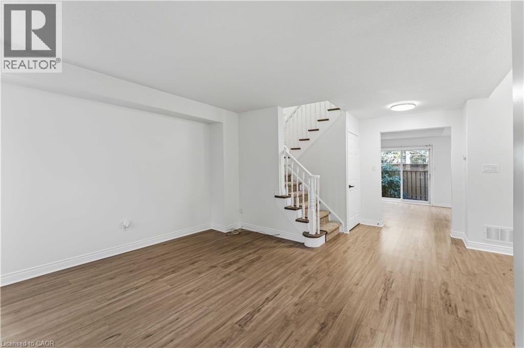 320 Hamilton Drive Unit# 10, Ancaster, Ontario  L9G 4W6 - Photo 3 - 40871599