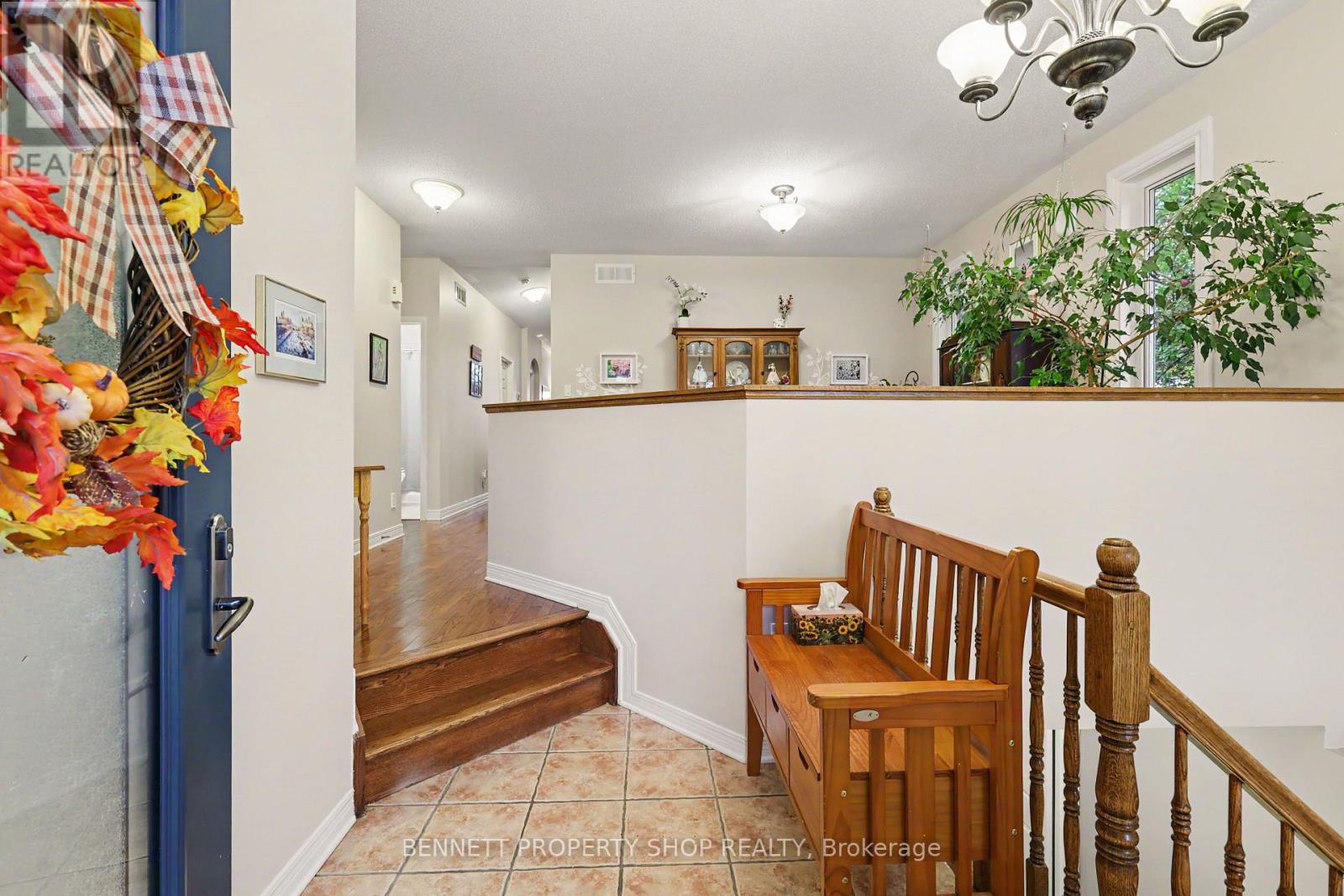 2 Thunderbird Crescent, Ottawa, Ontario  K2M 2H4 - Photo 3 - X14129764