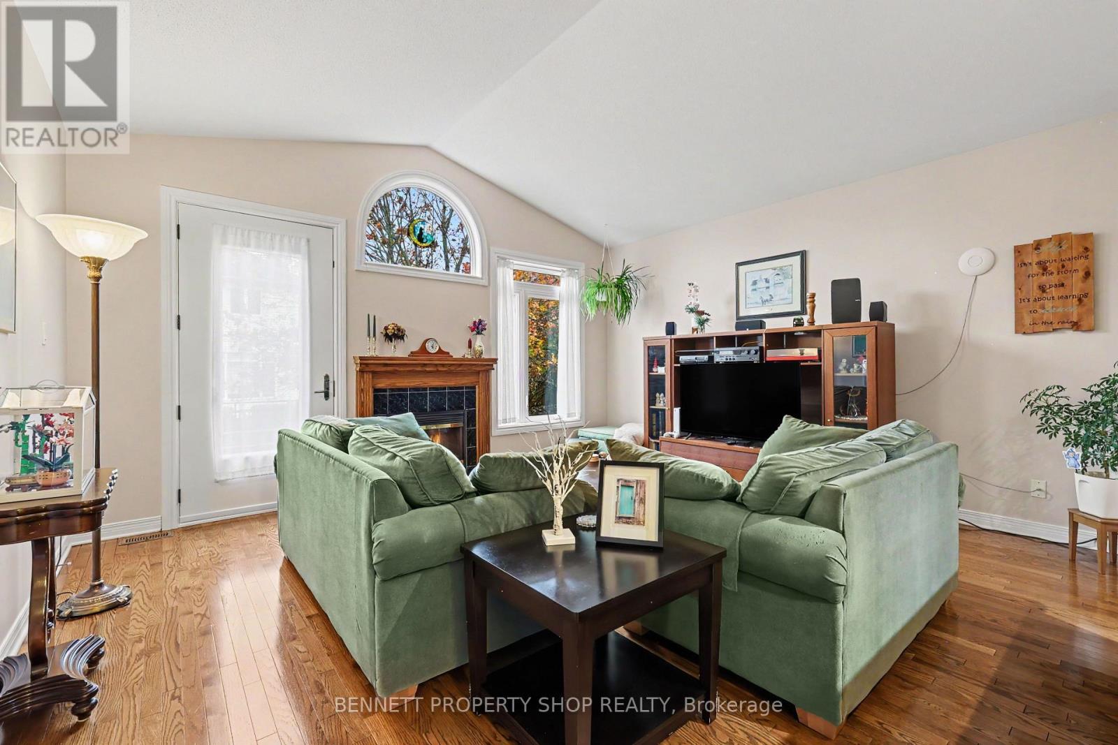 2 Thunderbird Crescent, Ottawa, Ontario  K2M 2H4 - Photo 5 - X14129764