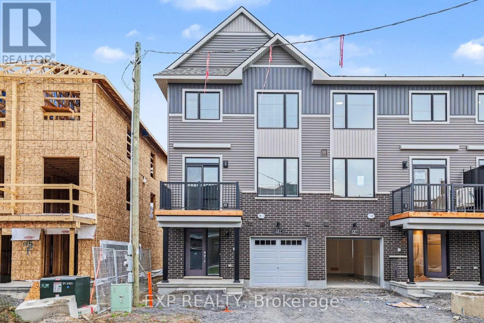 681 MOONGLADE CRESCENT, Ottawa, Ontario