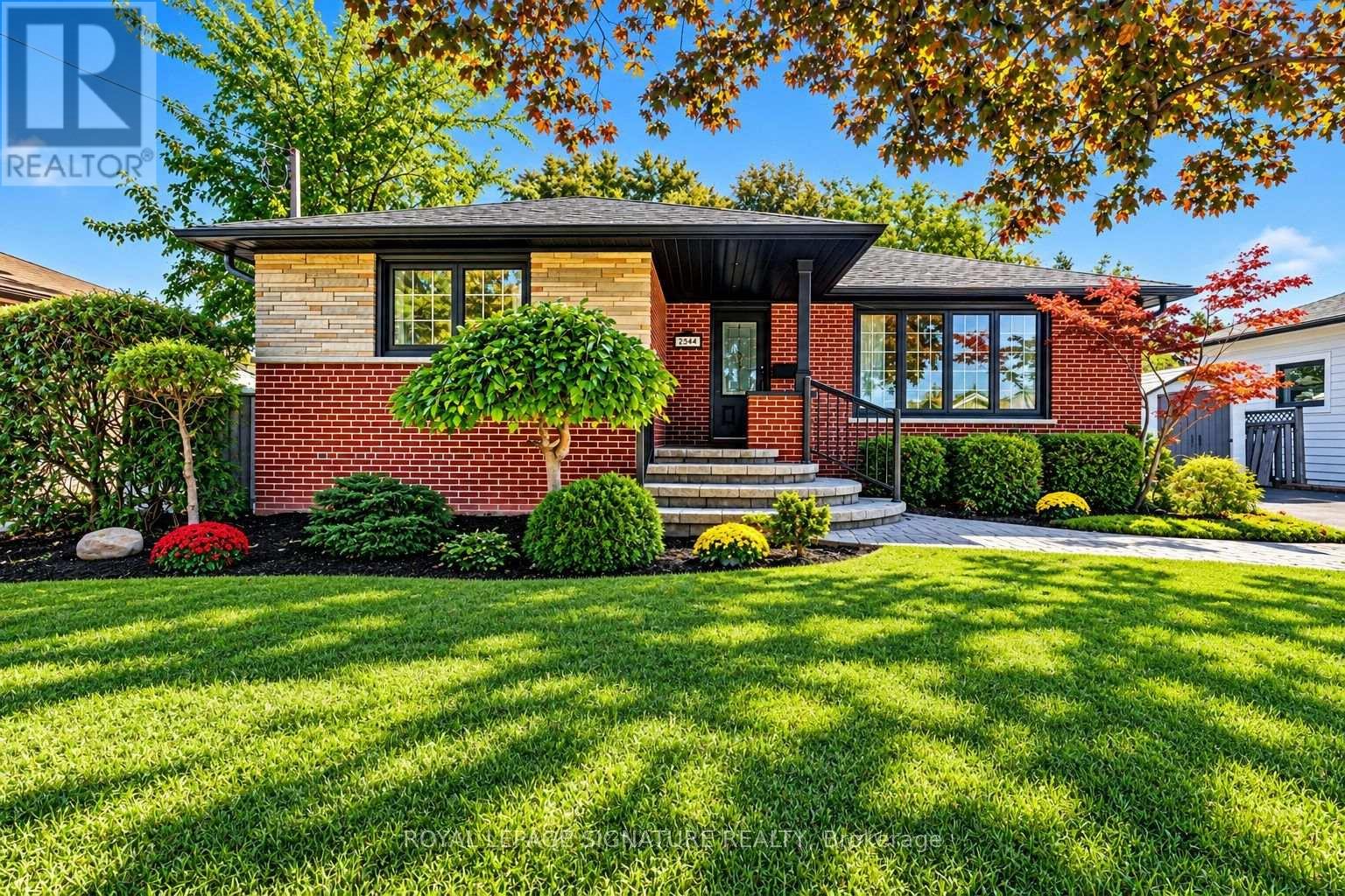 2344 Redfern Road, Burlington, Ontario  L7R 1X3 - Photo 3 - W14129864
