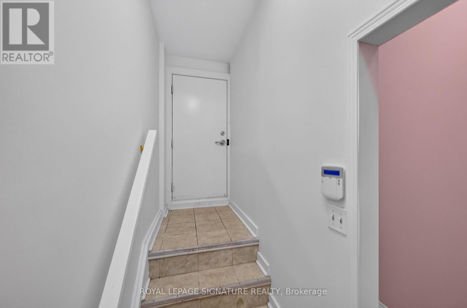 Main Floor - 1136 Eglinton Avenue W, Toronto, Ontario  M6C 2E2 - Photo 13 - C14129920