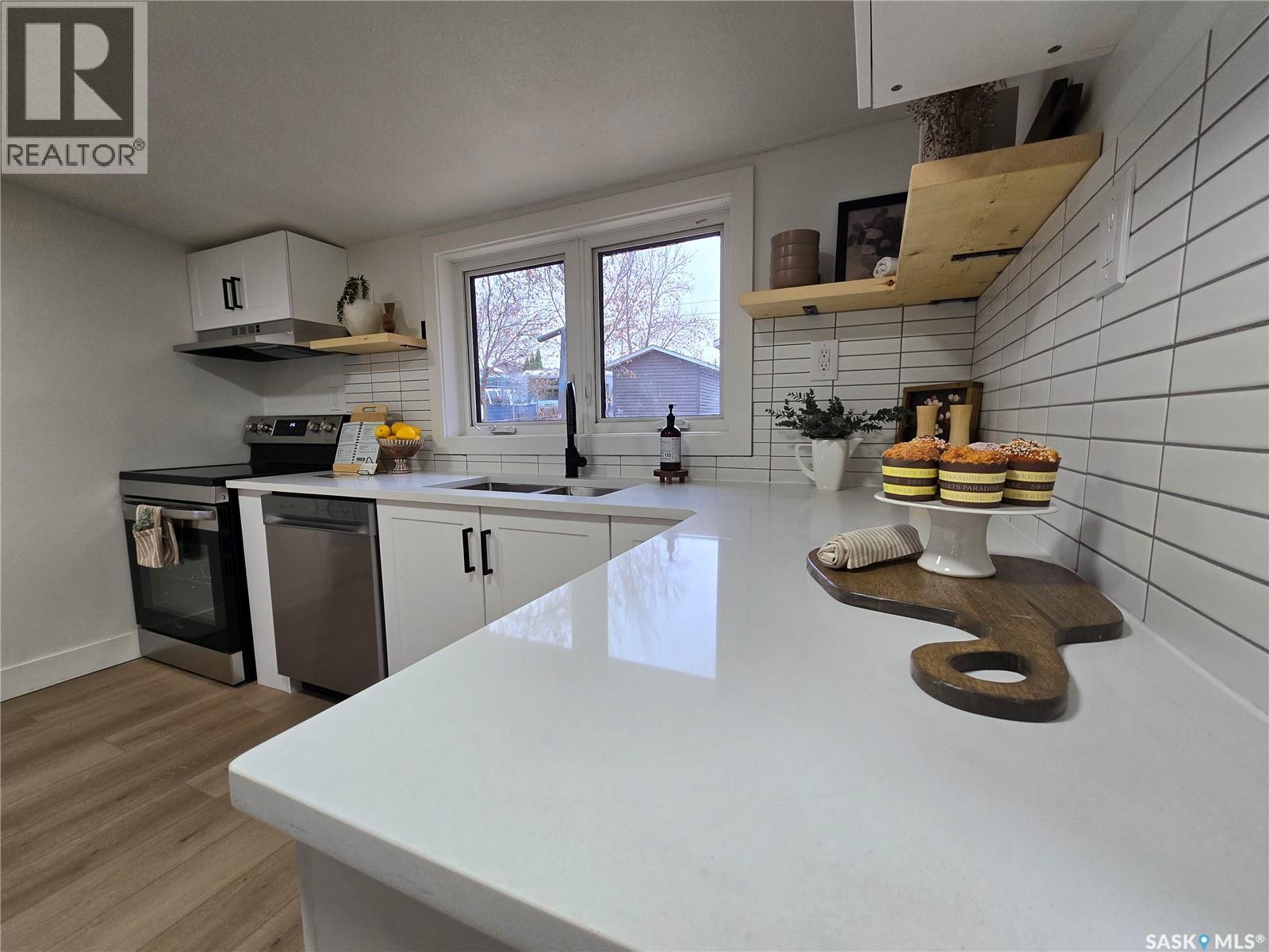 330 3rd Avenue Se, Weyburn, Saskatchewan  S4H 1X4 - Photo 3 - SK050825