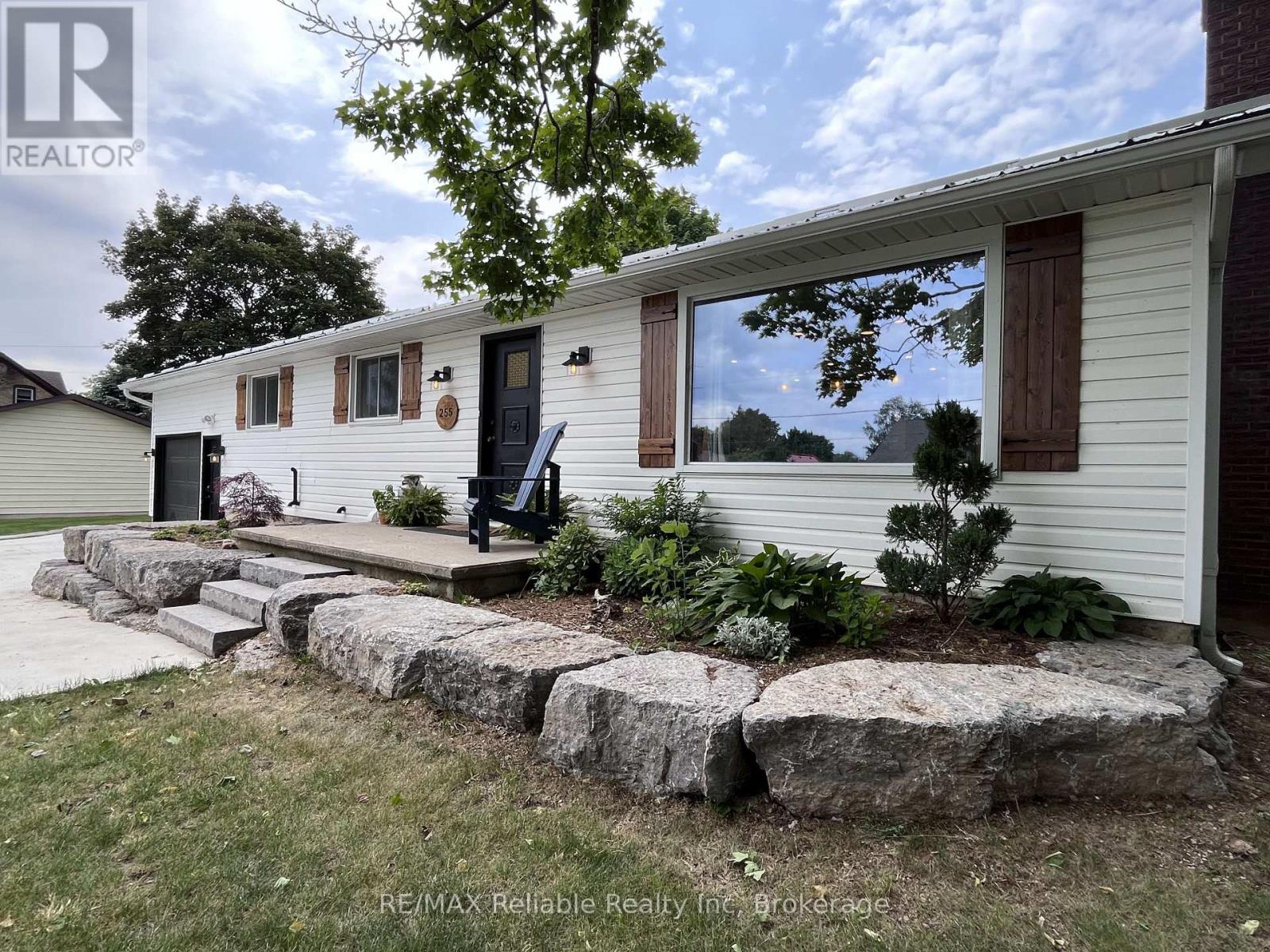 255 Hamilton Street, North Huron, Ontario  N0M 1H0 - Photo 4 - X14130092