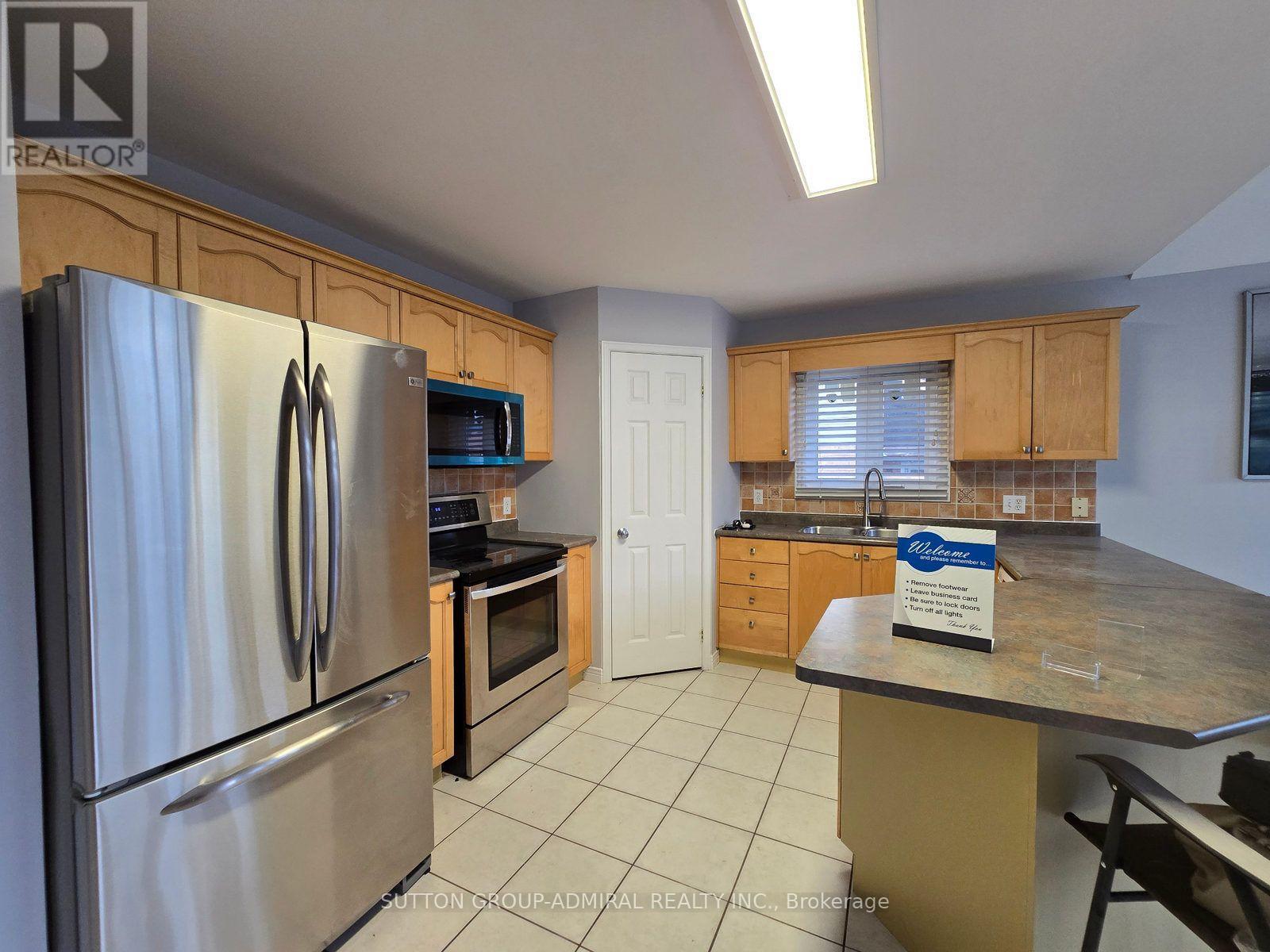 Main Flr - 195 Ryerson Crescent, Oshawa, Ontario L1G 8A8 - Photo 2 - E14129994