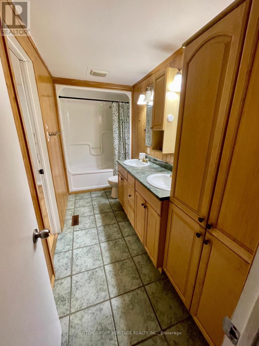 40 Plumridge Court, Ajax (South East), Ontario  L1S 3Z8 - Photo 12 - E14130136