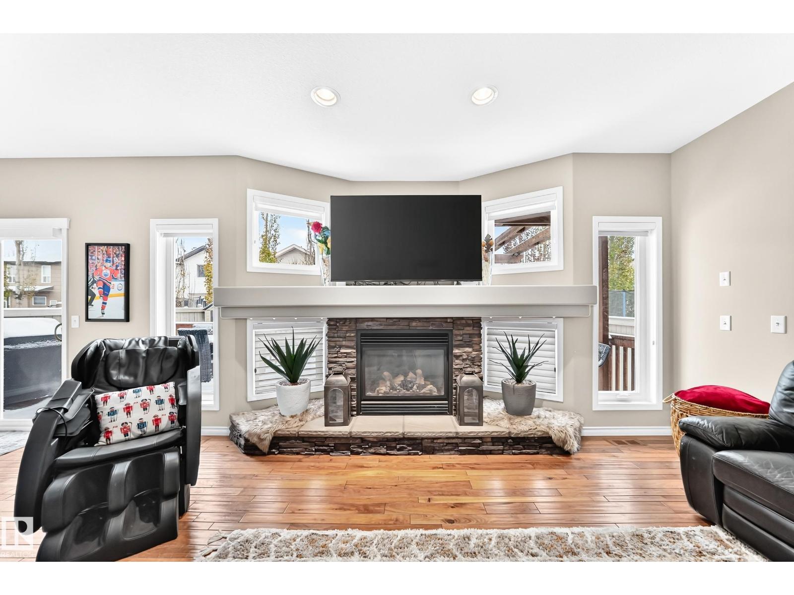 94 ELLINGTON CR