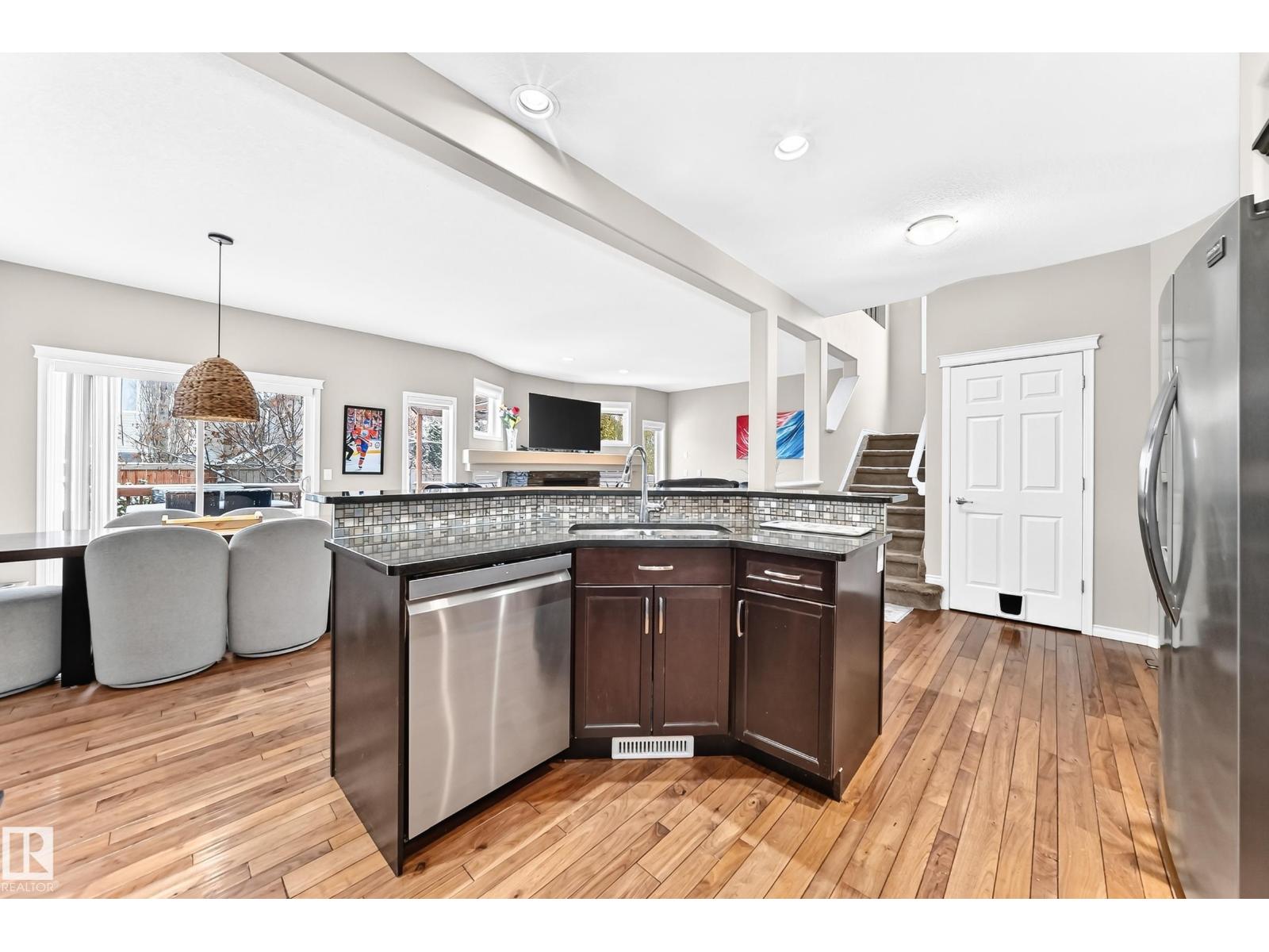 94 ELLINGTON CR