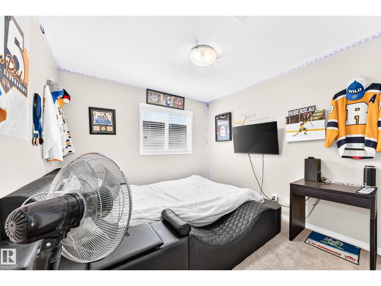94 ELLINGTON CR