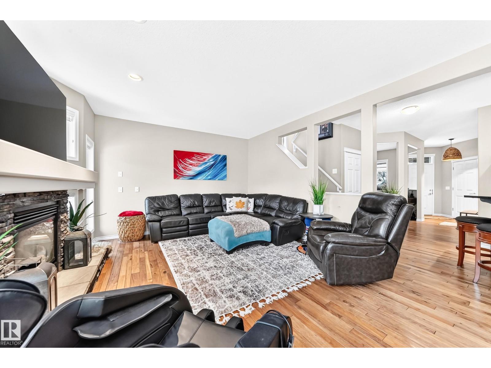 94 ELLINGTON CR