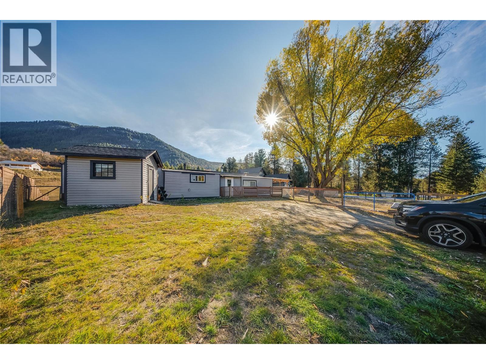 894 Waterloo Road, Castlegar, British Columbia  V1N 4K8 - Photo 15 - 10404838