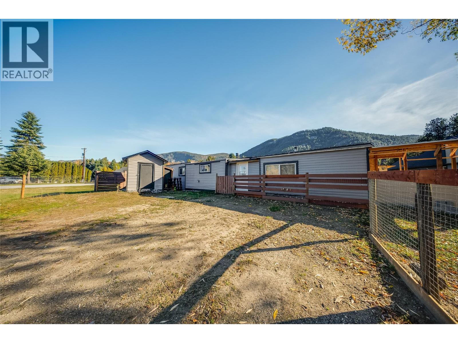894 Waterloo Road, Castlegar, British Columbia  V1N 4K8 - Photo 18 - 10404838