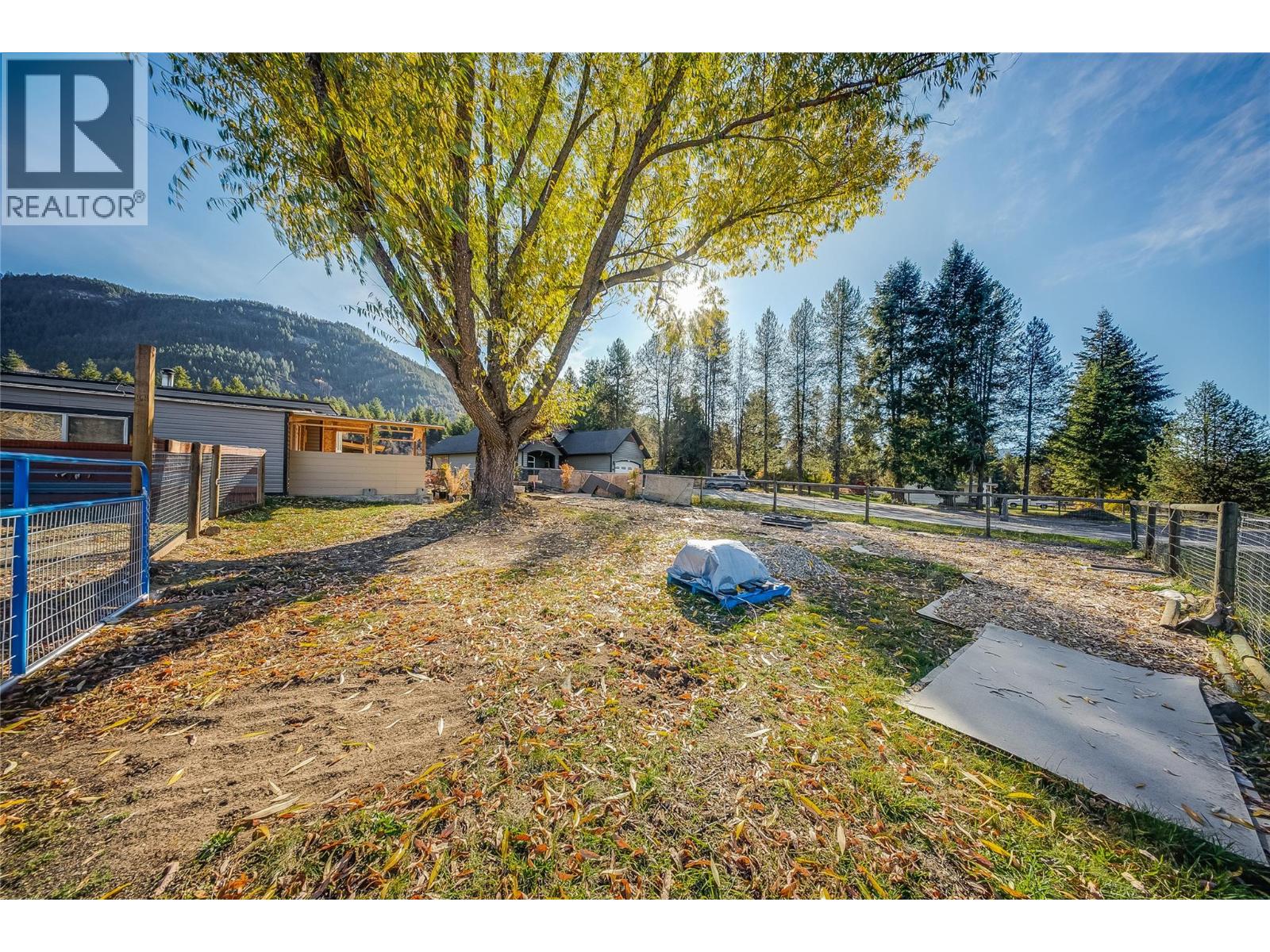 894 Waterloo Road, Castlegar, British Columbia  V1N 4K8 - Photo 20 - 10404838