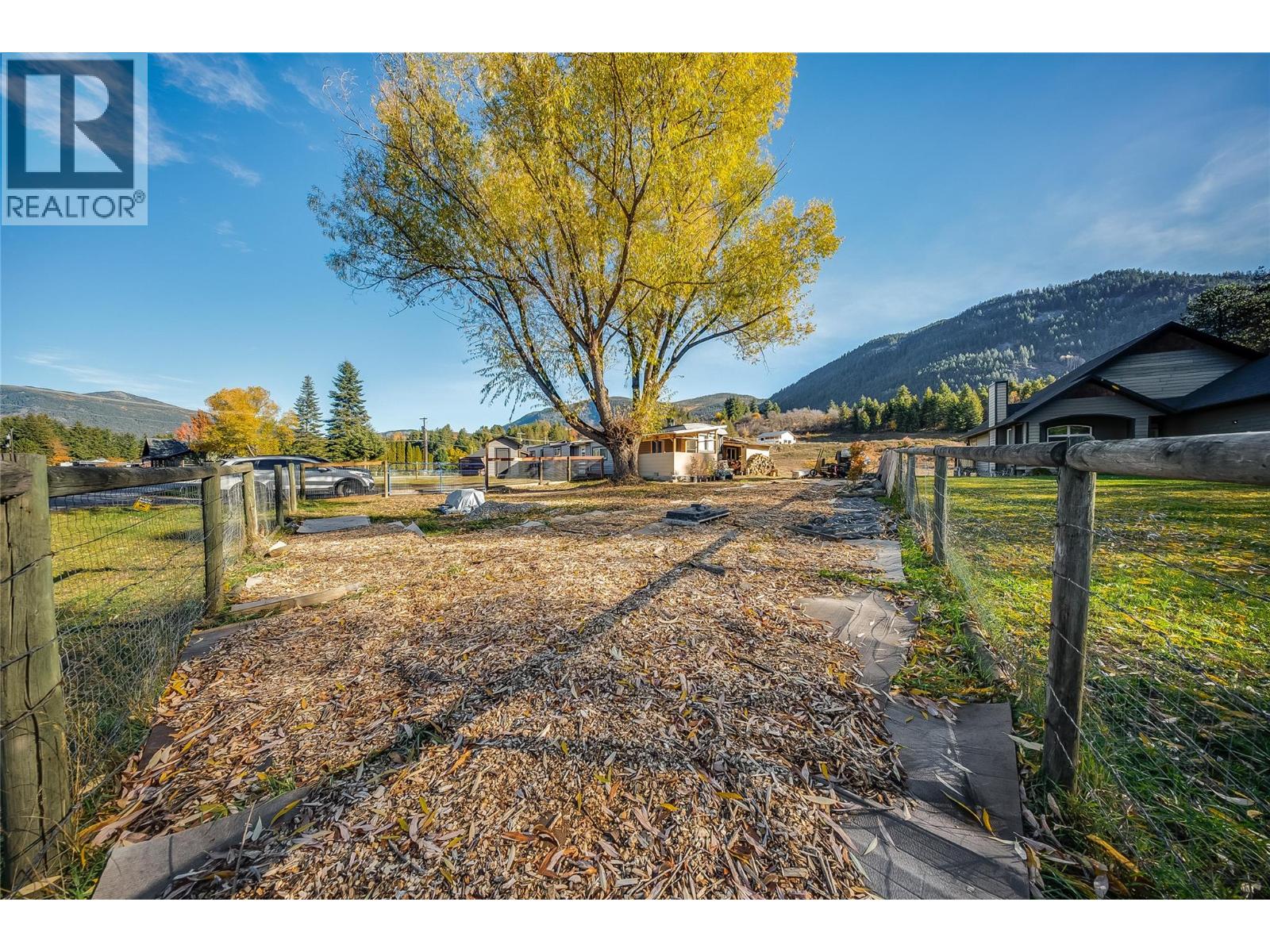 894 Waterloo Road, Castlegar, British Columbia  V1N 4K8 - Photo 21 - 10404838