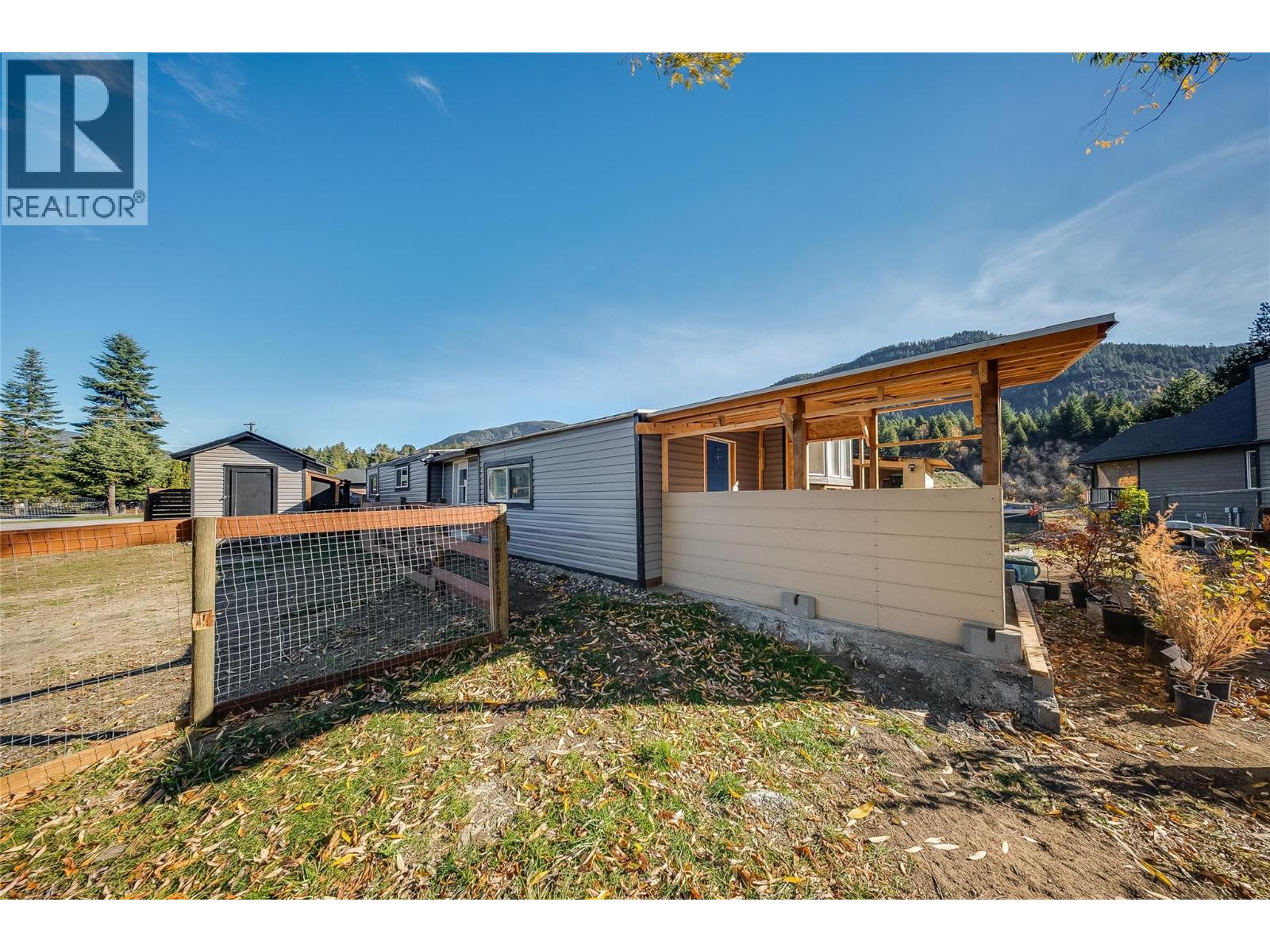 894 Waterloo Road, Castlegar, British Columbia  V1N 4K8 - Photo 22 - 10404838