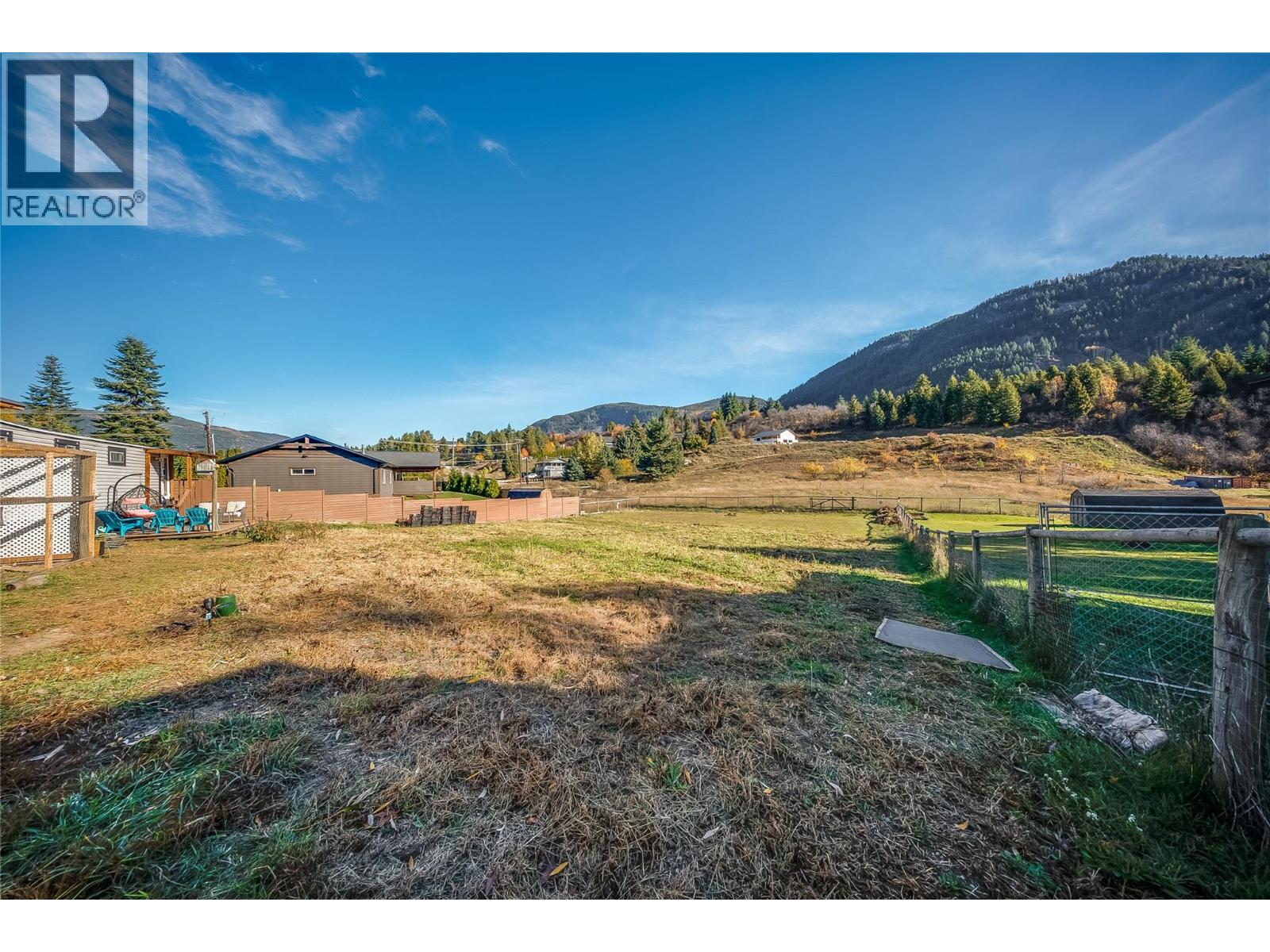 894 Waterloo Road, Castlegar, British Columbia  V1N 4K8 - Photo 24 - 10404838