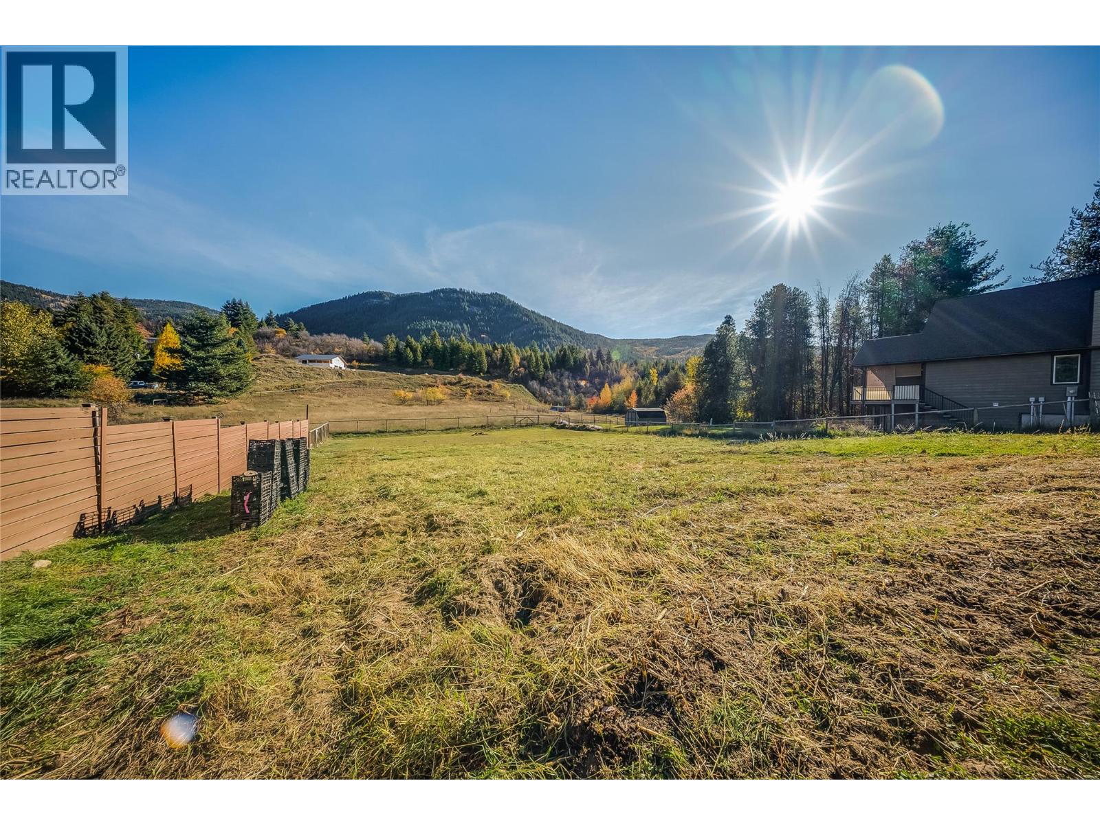 894 Waterloo Road, Castlegar, British Columbia  V1N 4K8 - Photo 26 - 10404838