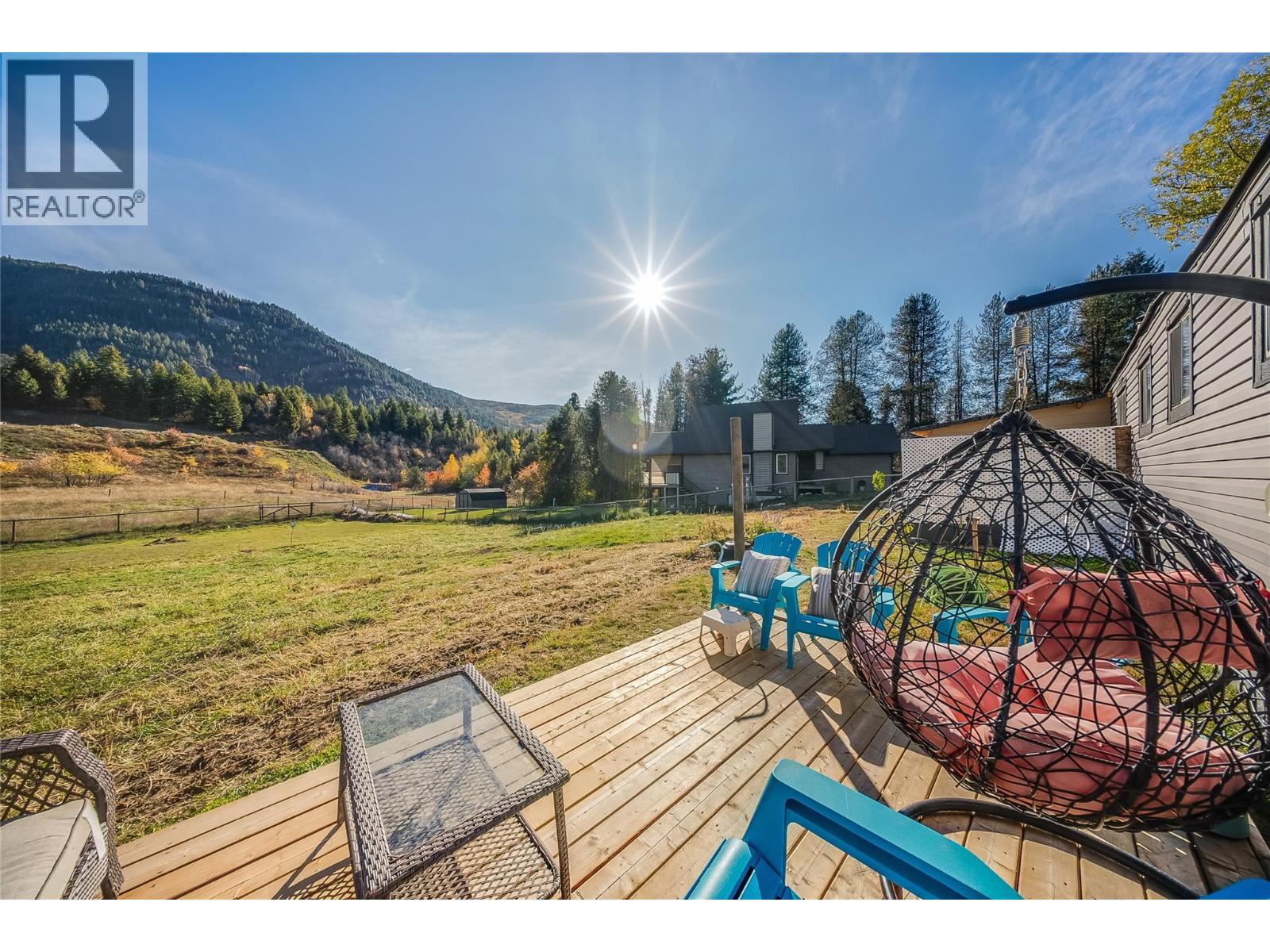 894 Waterloo Road, Castlegar, British Columbia  V1N 4K8 - Photo 28 - 10404838