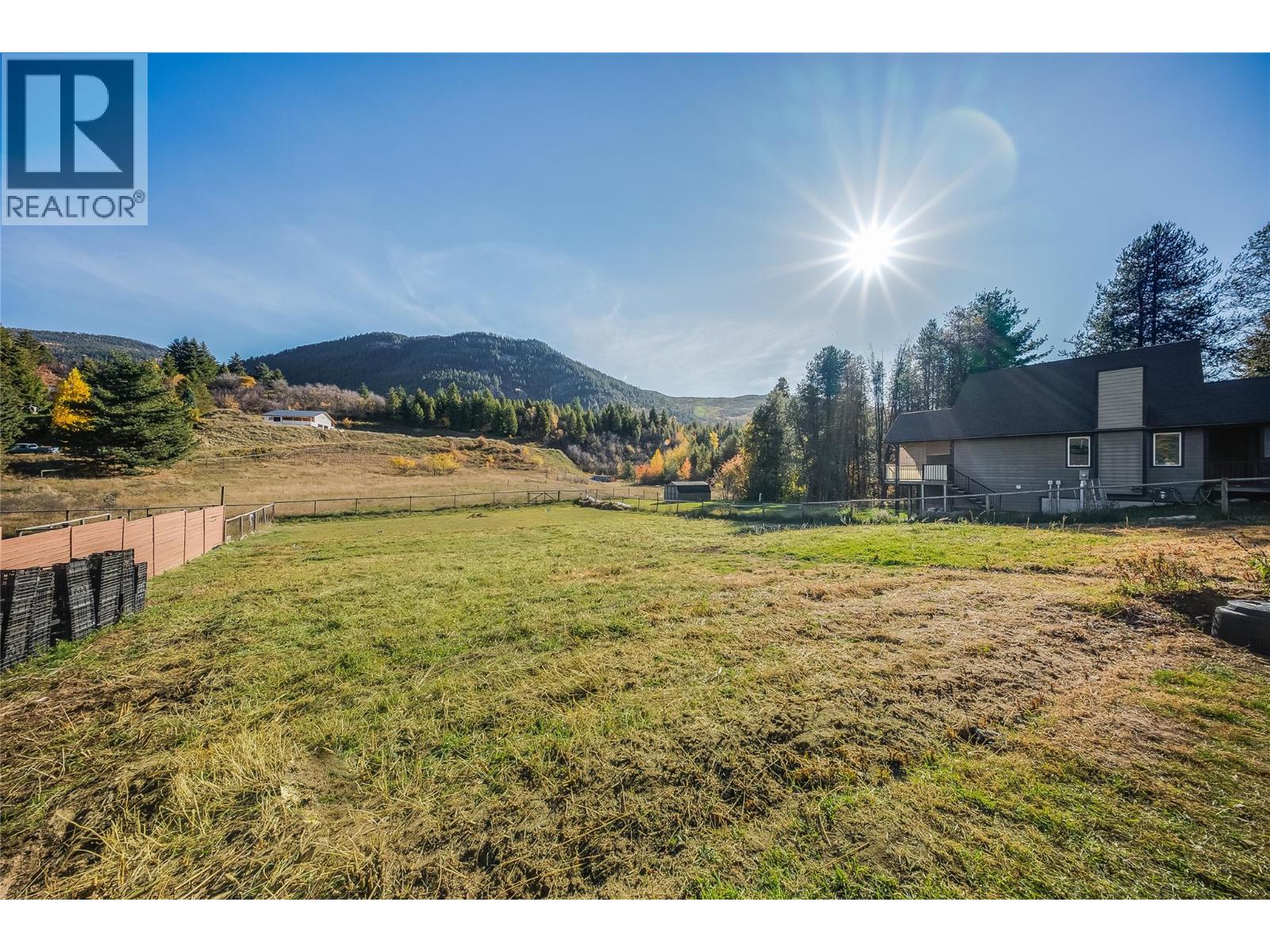 894 Waterloo Road, Castlegar, British Columbia  V1N 4K8 - Photo 29 - 10404838