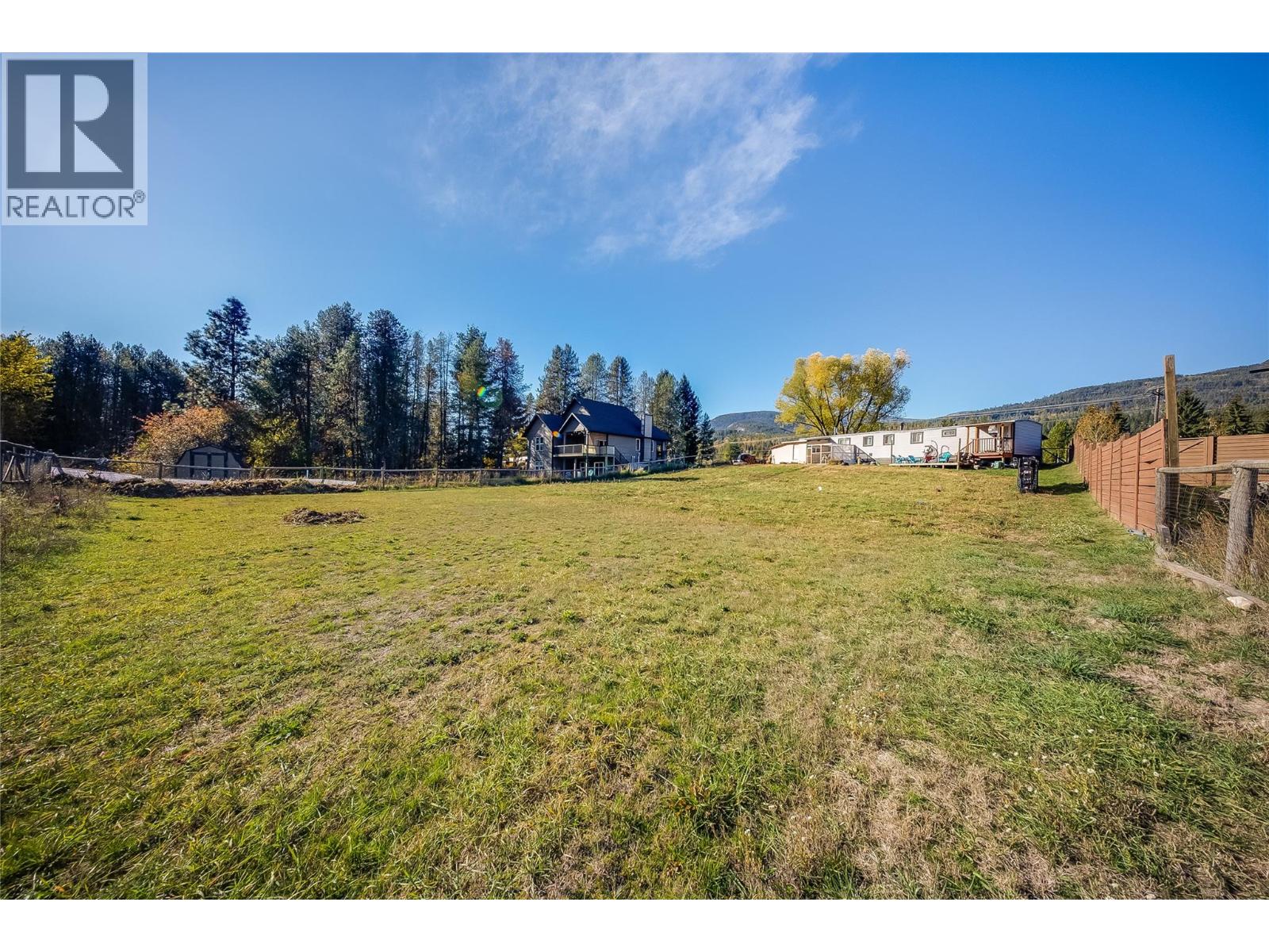 894 Waterloo Road, Castlegar, British Columbia  V1N 4K8 - Photo 34 - 10404838
