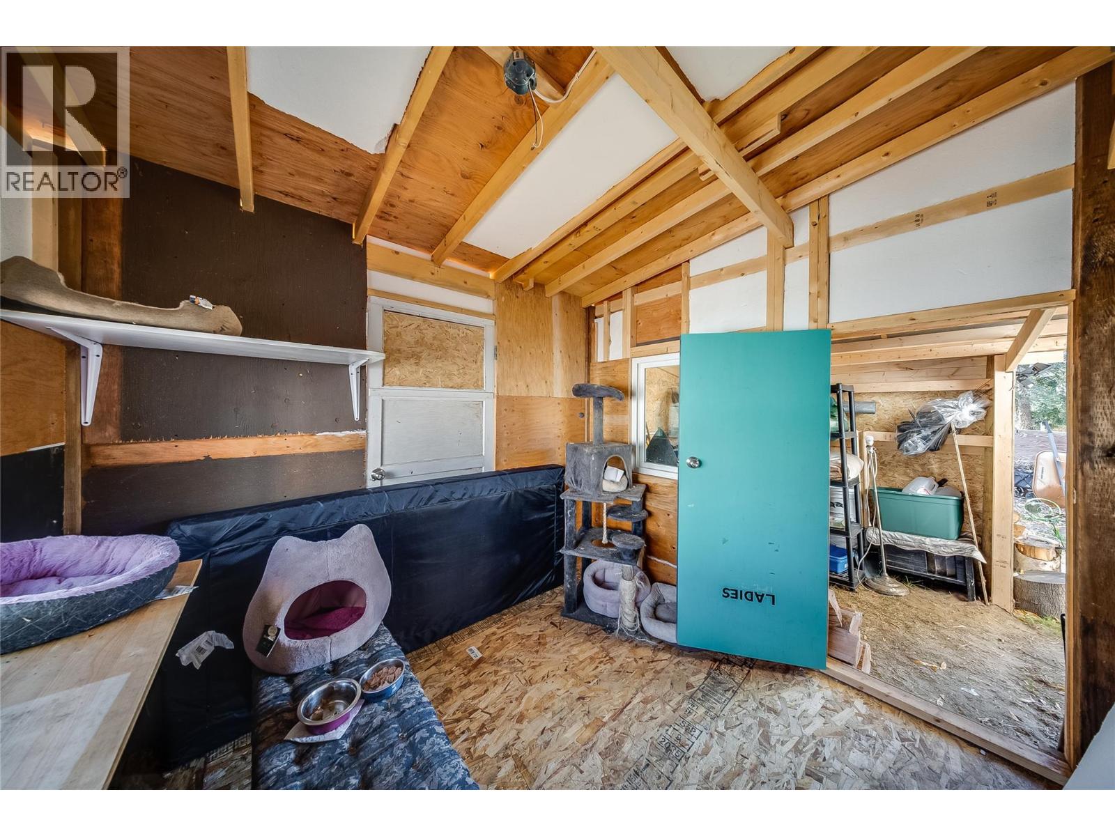 894 Waterloo Road, Castlegar, British Columbia  V1N 4K8 - Photo 37 - 10404838