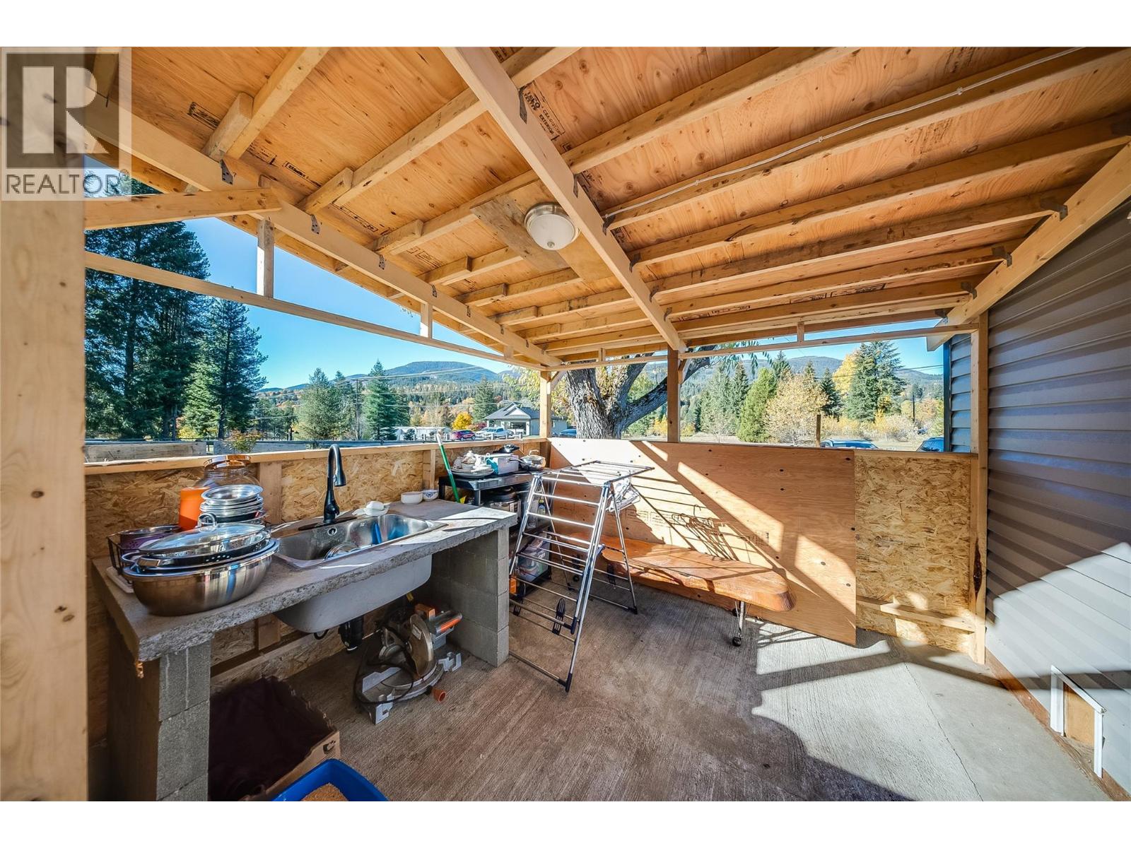 894 Waterloo Road, Castlegar, British Columbia  V1N 4K8 - Photo 38 - 10404838