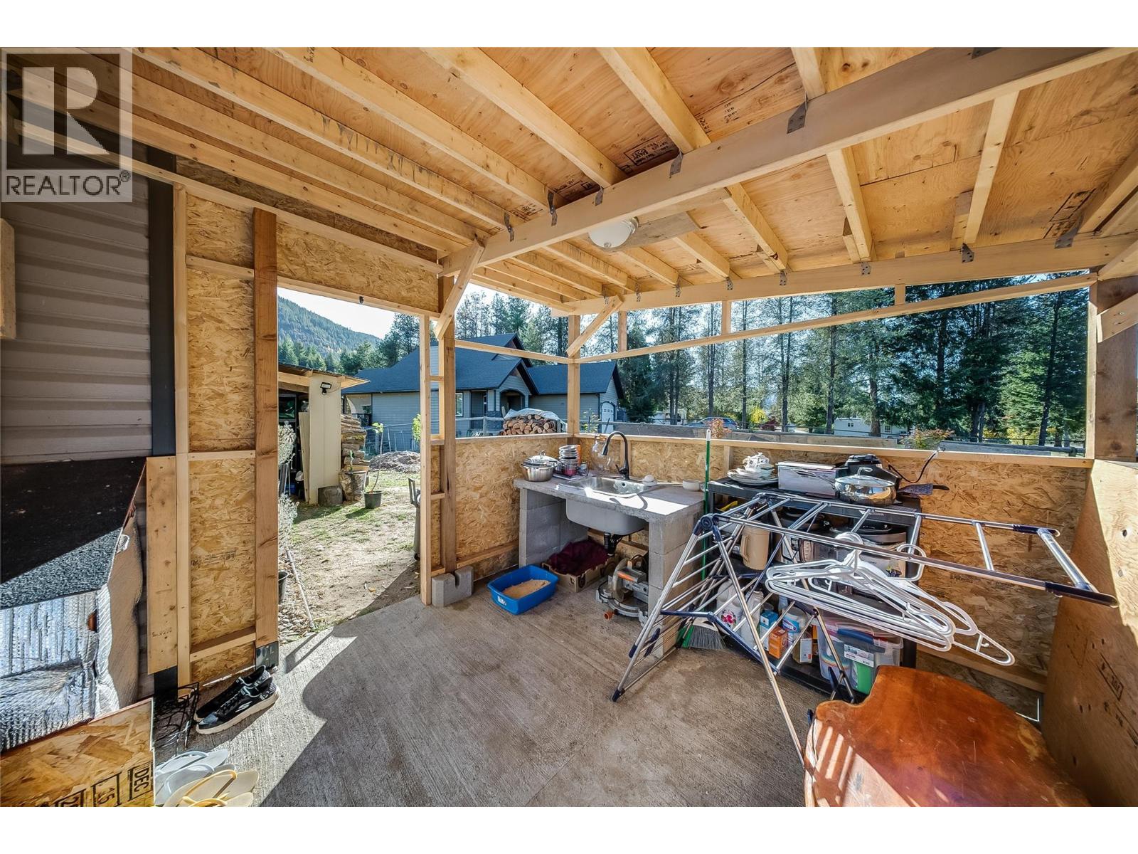 894 Waterloo Road, Castlegar, British Columbia  V1N 4K8 - Photo 39 - 10404838