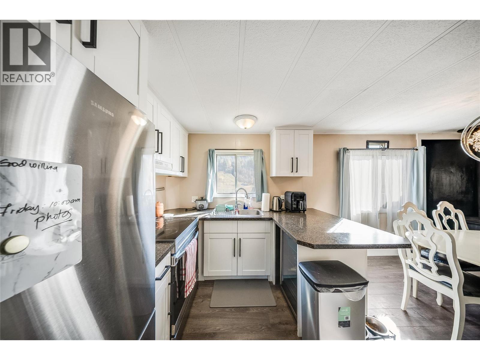 894 Waterloo Road, Castlegar, British Columbia  V1N 4K8 - Photo 40 - 10404838