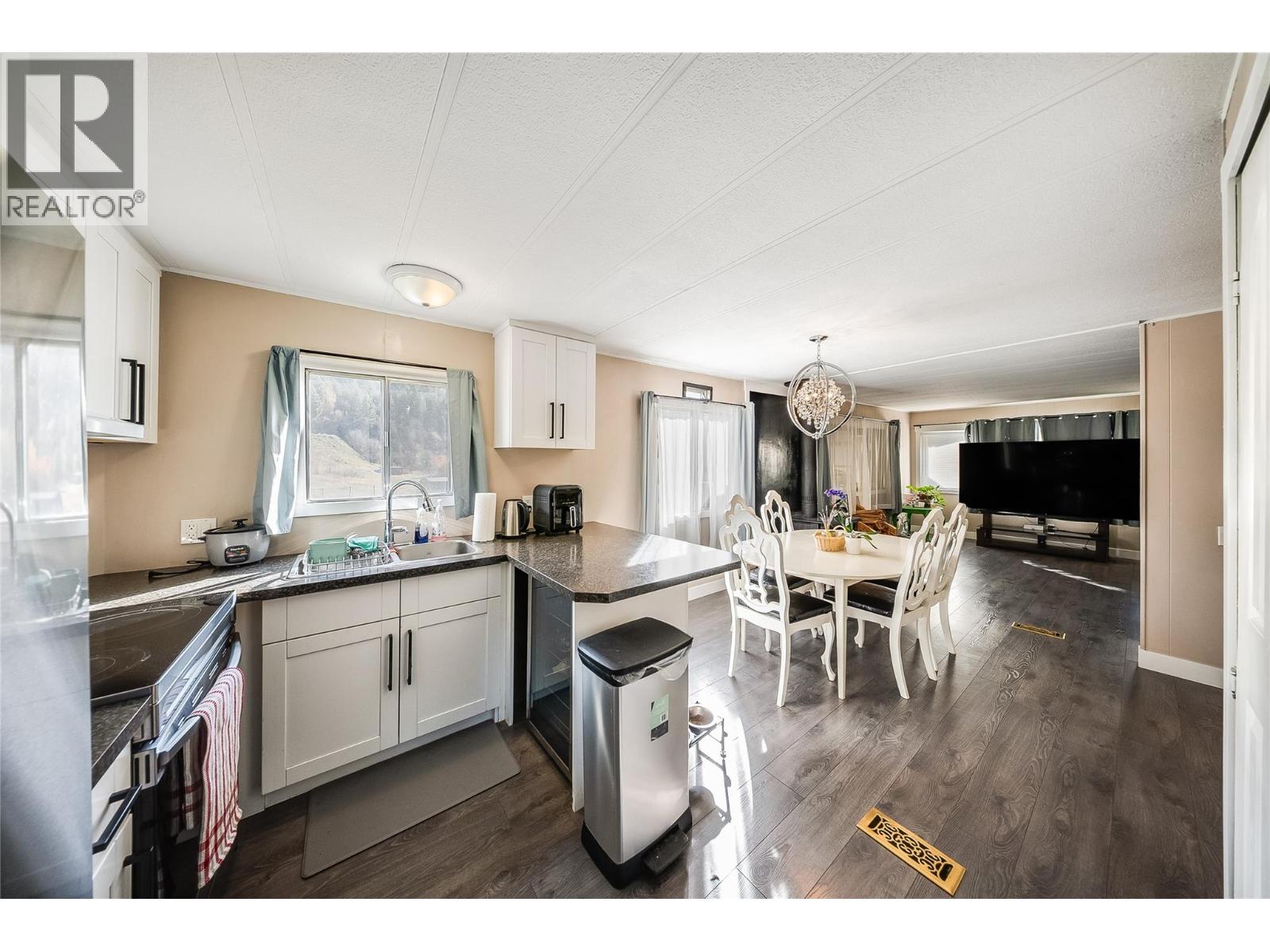 894 Waterloo Road, Castlegar, British Columbia  V1N 4K8 - Photo 41 - 10404838