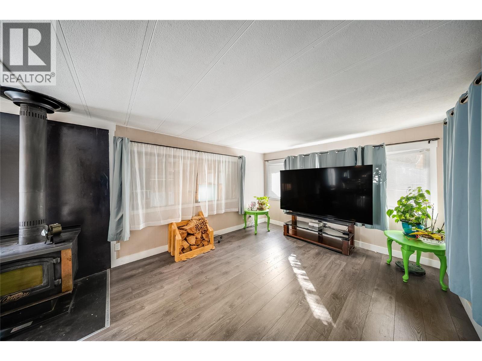 894 Waterloo Road, Castlegar, British Columbia  V1N 4K8 - Photo 45 - 10404838