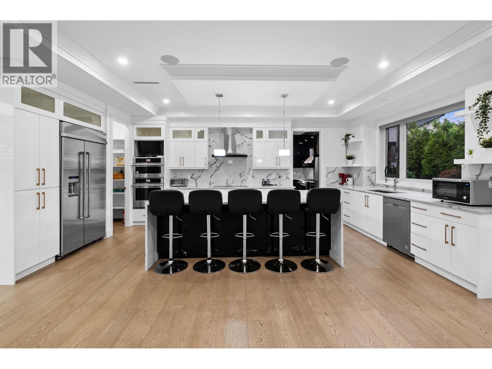 3560 HIGHLAND BOULEVARD