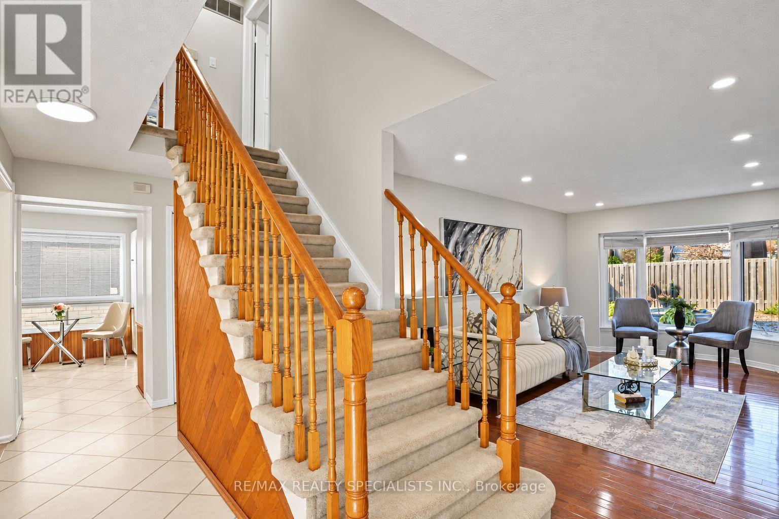 46 Lacewood Crescent, Brampton, Ontario  L6S 3K4 - Photo 6 - W14127104