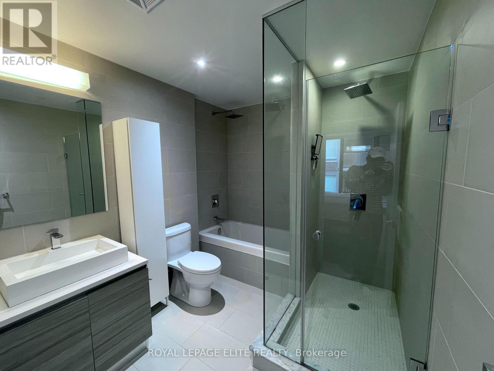 1119 - 111 Bathurst Street, Toronto, Ontario  M5V 0M9 - Photo 37 - C14130230