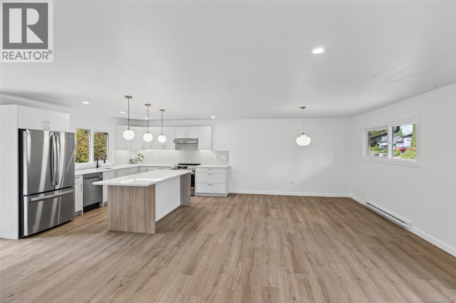 1561 Tull Ave
