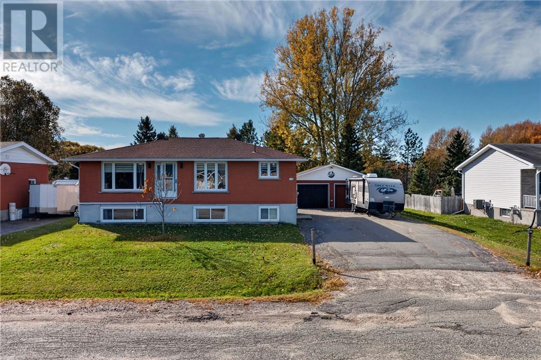 139 Paquette Street, Azilda, Ontario  P0M 1B0 - Photo 2 - 2131106