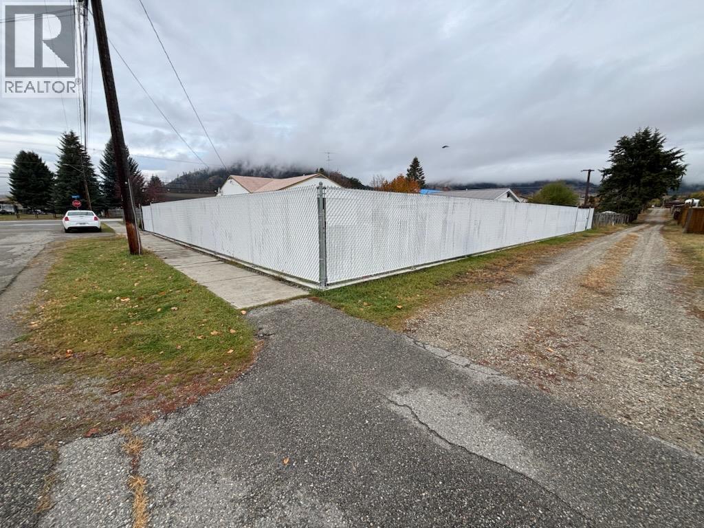 7510 22nd Street, Grand Forks, British Columbia  V0H 1H2 - Photo 2 - 10404542