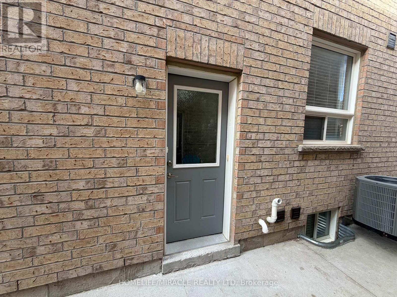 Bsmt - 12 Gower Crescent, Brampton, Ontario  L6R 0R8 - Photo 2 - W14130304