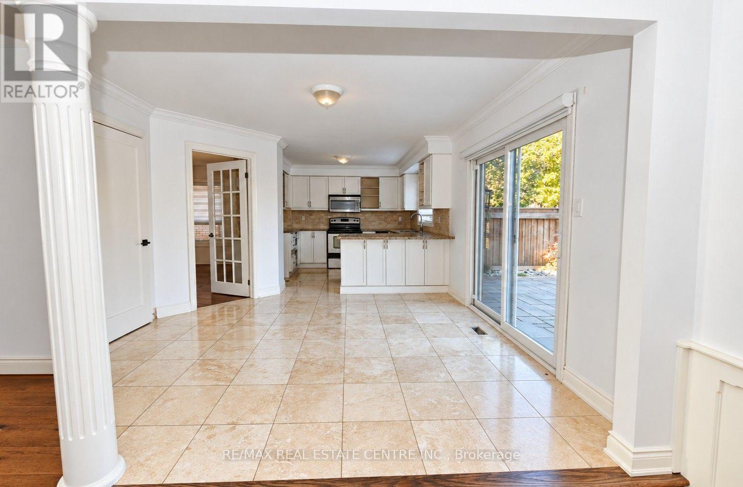 1307 Saddler Circle, Oakville, Ontario  L6M 2X7 - Photo 5 - W14130360