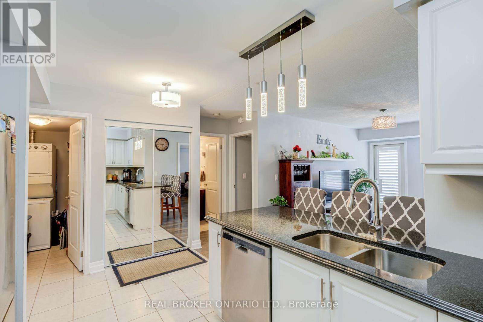 1045 Nadalin Heights, Milton, Ontario  L9T 8R5 - Photo 7 - W14130402