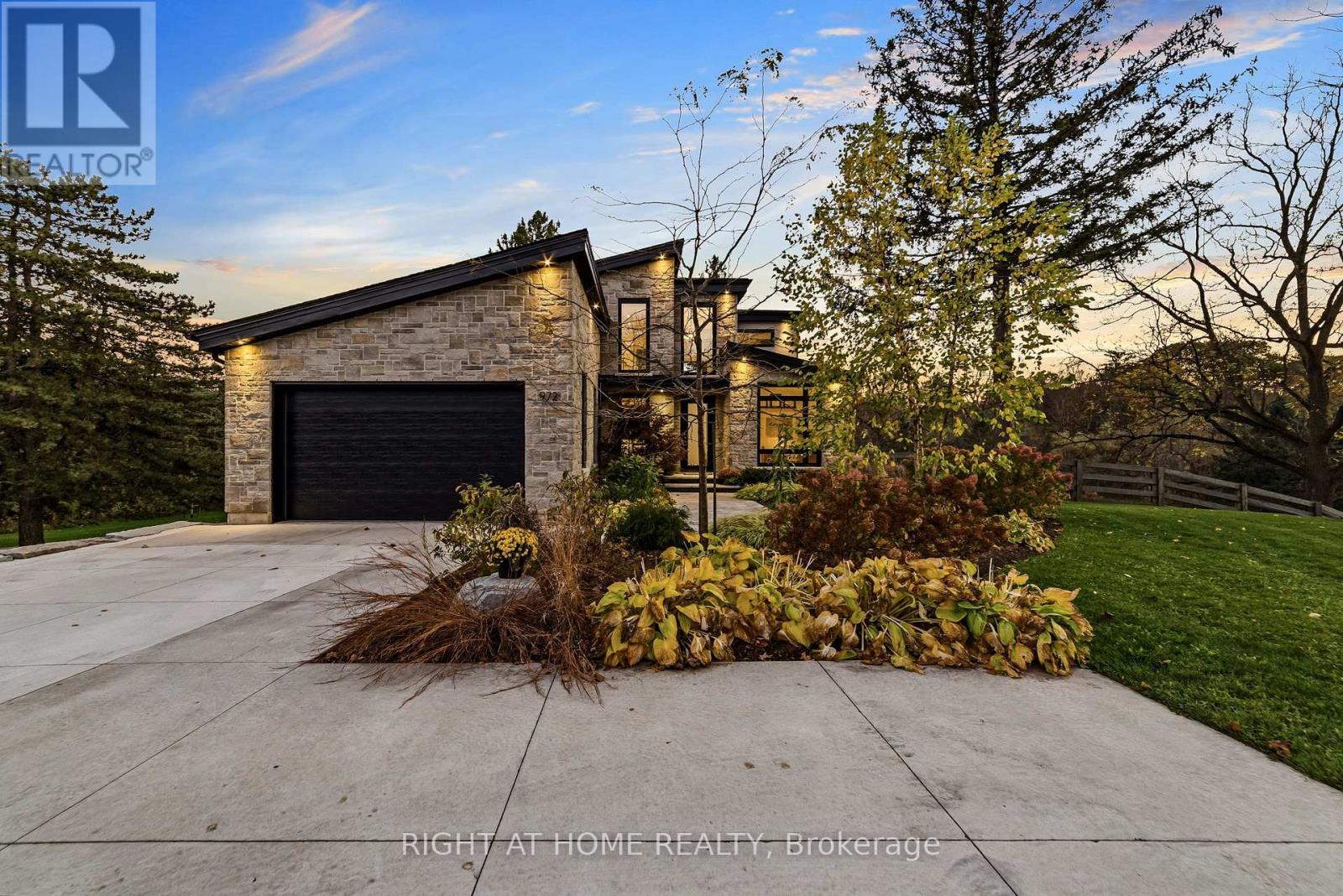 972 Governors Road, Hamilton, Ontario  L9H 5E3 - Photo 3 - X14130370