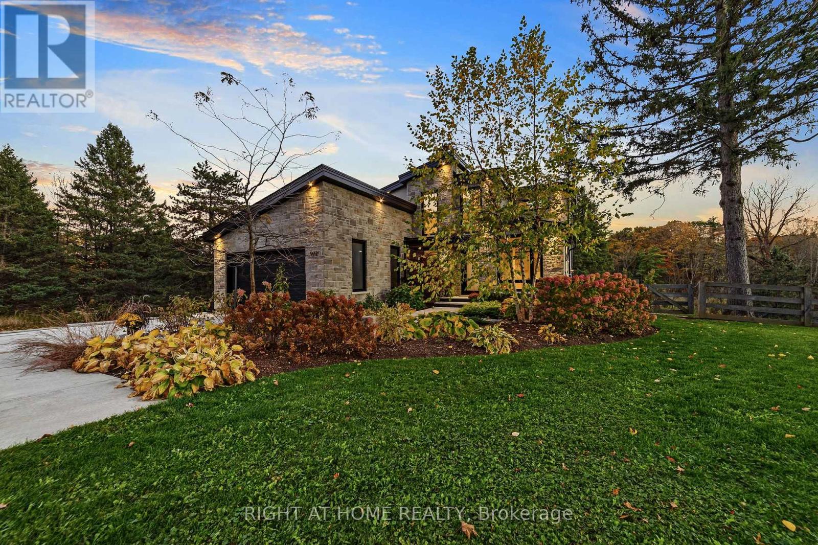 972 Governors Road, Hamilton, Ontario  L9H 5E3 - Photo 38 - X14130370