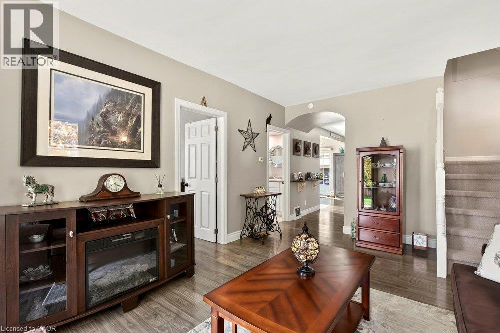 982 Parkhill Avenue, Burlington, Ontario  L7T 1T8 - Photo 4 - 40874733