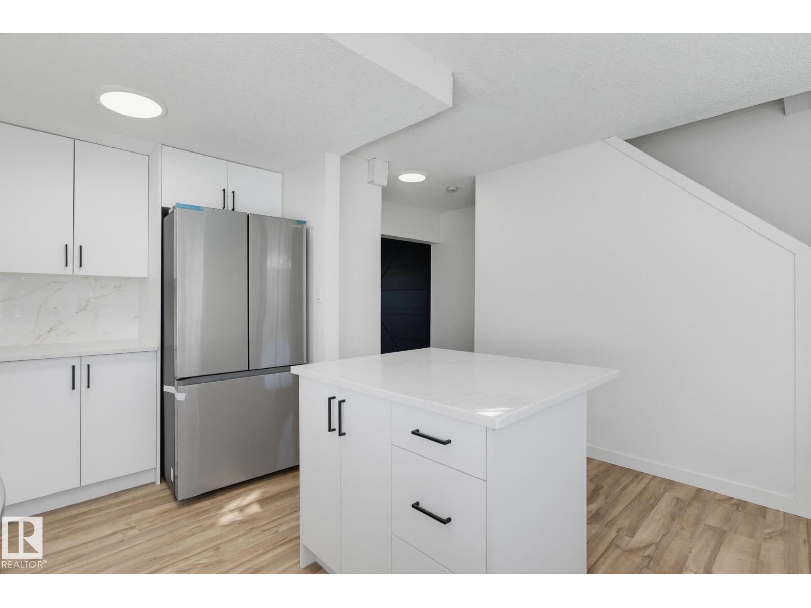 133 Woodstock NW, Edmonton, Alberta  T5T 0H6 - Photo 4 - E4514752
