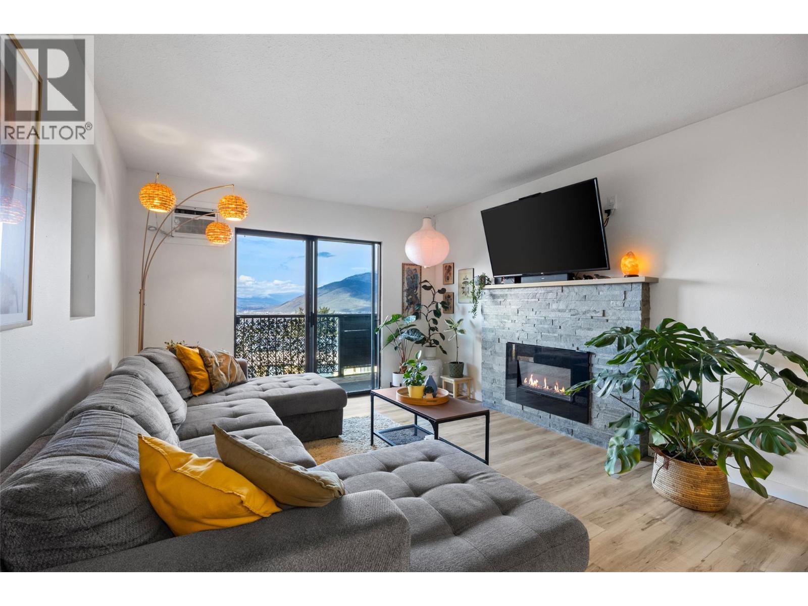 555 Dalgleish Drive Unit# 411